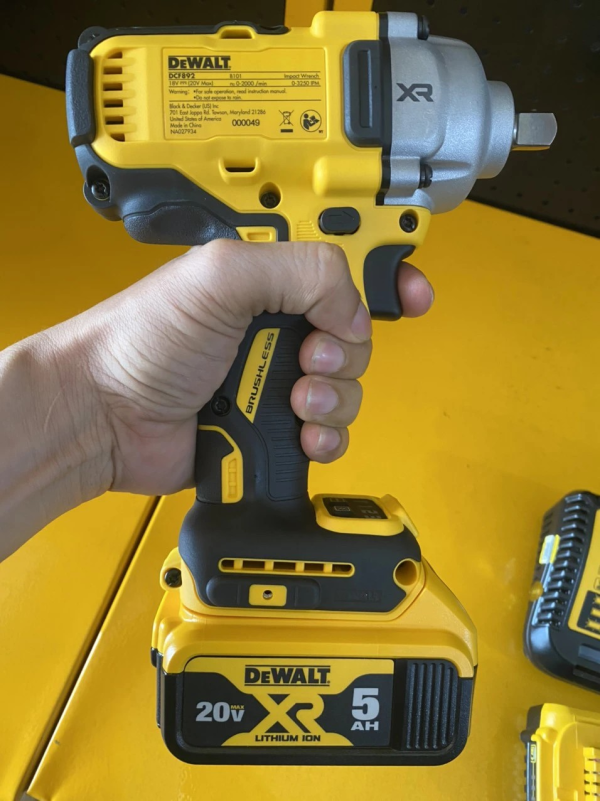 Dewalt DCF892P2 - Máy Siết Bulong Cầm Tay  (kèm 02 Pin 5.0 + Sạc)